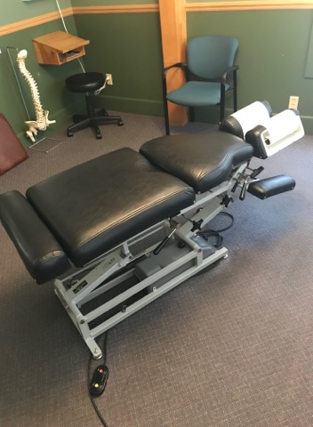 table chiro Lloyd Dr Auston Jardine Chiropraticien Victo Victoriaville